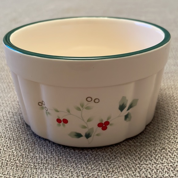 Pfaltzgraff WINTERBERRY Bowl Dip Dish In Excellent Condition - Picture 7 of 7